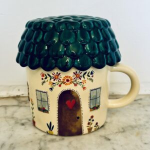 Cozy Cottage Mug with Lid